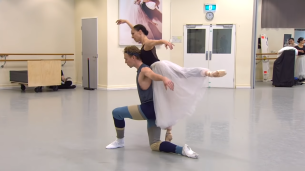 Leanne Stojmenov e Adam Bull na pose tradicional de Giselle